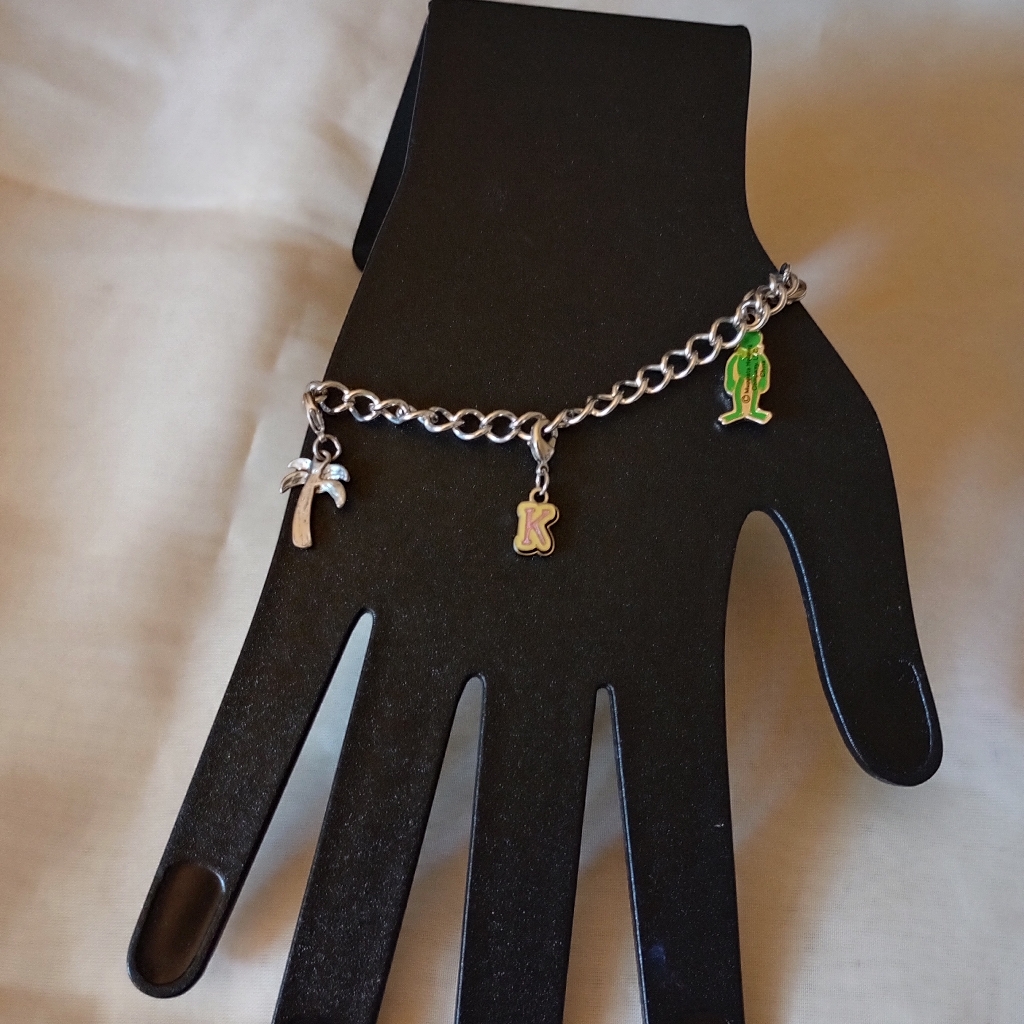 Disney Vintage Silver Tone Charm Bracelet Size 8 23$